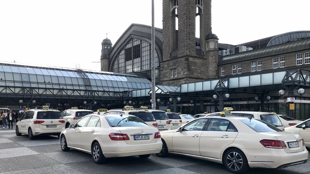 Taxi hamburg train station